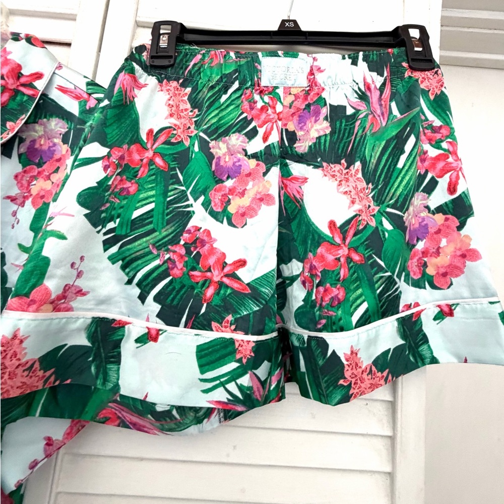 VICTORIA’S SECRET Tropical Floral Satin set shorts and button shirt with pocket - Picture 6 of 15